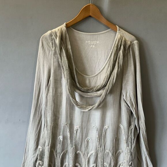 🎉5 for $45🎉Soft Surrounding Top Blouse Shirt Size M Gray - Picture 2 of 6
